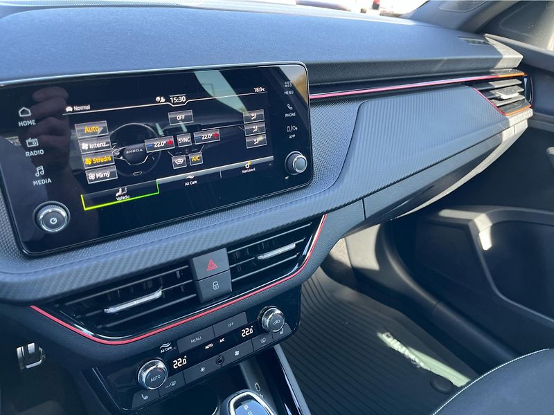 Škoda Kamiq 1,0TSi 85kW MONTE CARLO DSG - fotka 17 z 28