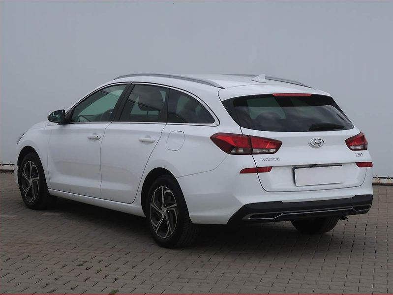 Hyundai i30 (2021) Family 1.5 DPI, Serv.kniha - fotka 4 z 16