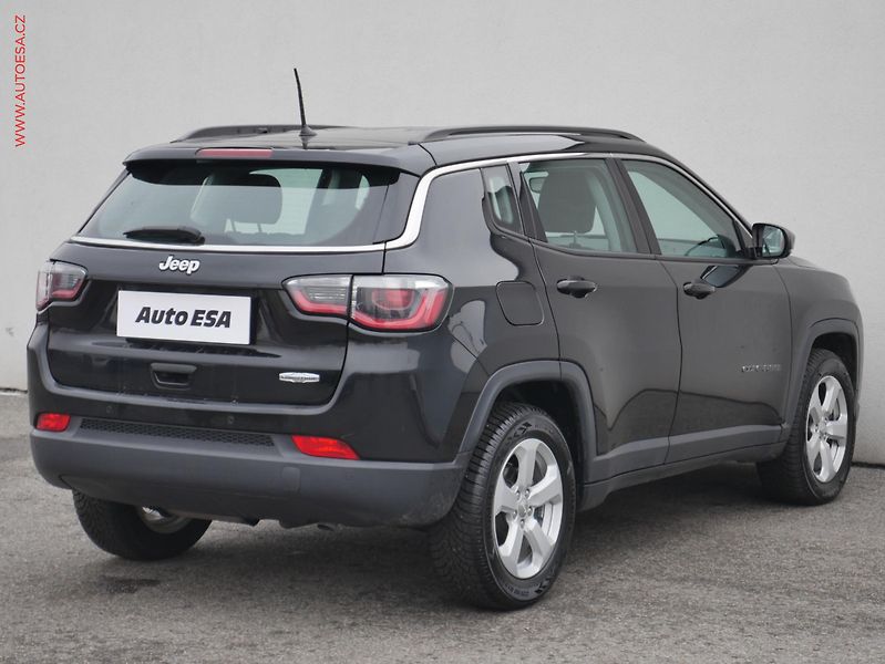 Jeep Compass (2018) 1.6 M-Jet, ČR, Longitude - fotka 4 z 21