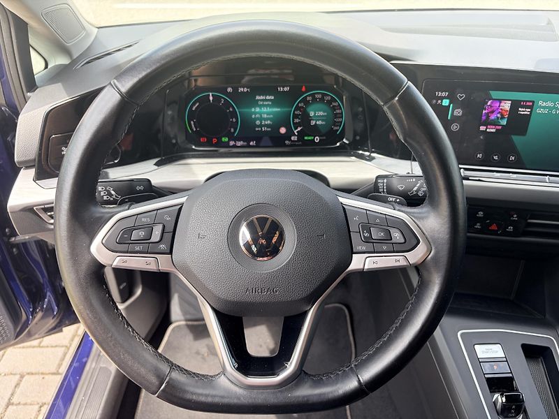 Volkswagen Golf 1.4TSI HYBRID VIRTUAL LED - fotka 15 z 50