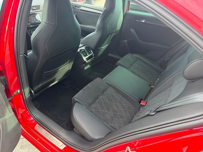 Škoda Superb Sportline  2,0TSI 140kW DSG - fotka 16 z 21