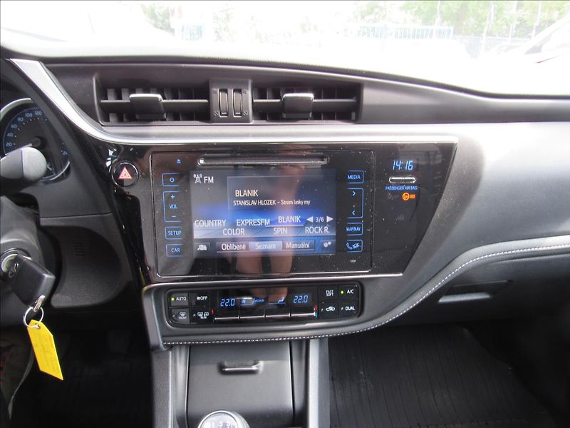 Toyota Corolla 1,6 VVT-i 97kW Sedan - fotka 15 z 30