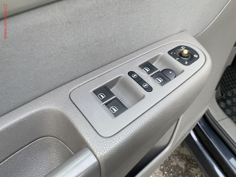 Seat Alhambra (2012) 2.0TDi, AC, výhřev sed. - fotka 13 z 16