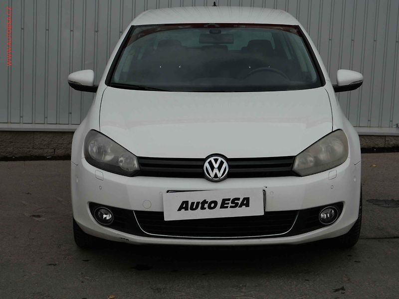 Volkswagen Golf (2011) 1.6 TDi, DSG, navi, park - fotka 2 z 20