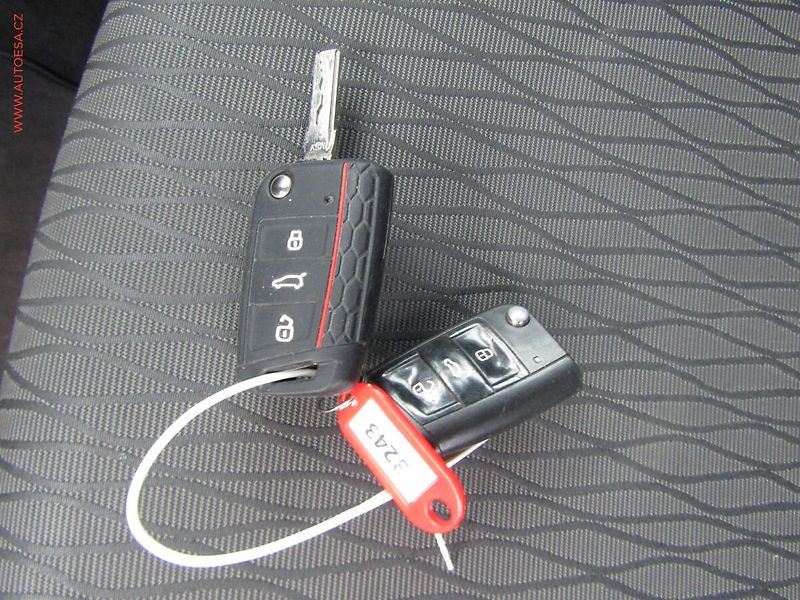 Seat Leon (2013) 1.6TDi, AAC, tempo - fotka 19 z 19
