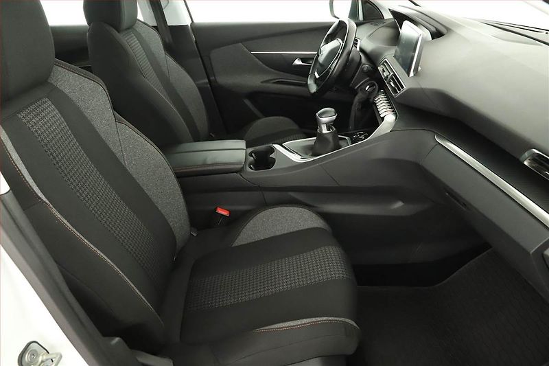 Peugeot 3008 (2018) 1.2 PureTech, ČR,1.maj - fotka 11 z 14