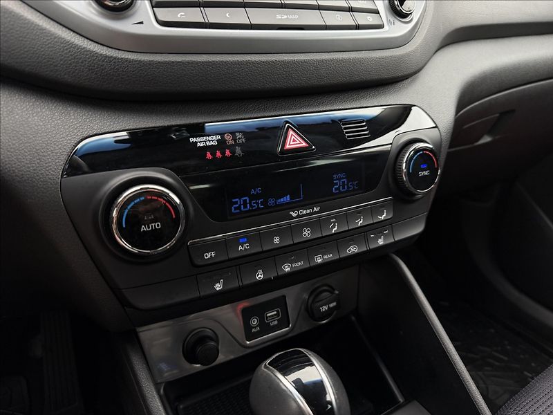 Hyundai Tucson 2.0 CRDI Style 4x4 Autom - fotka 17 z 23