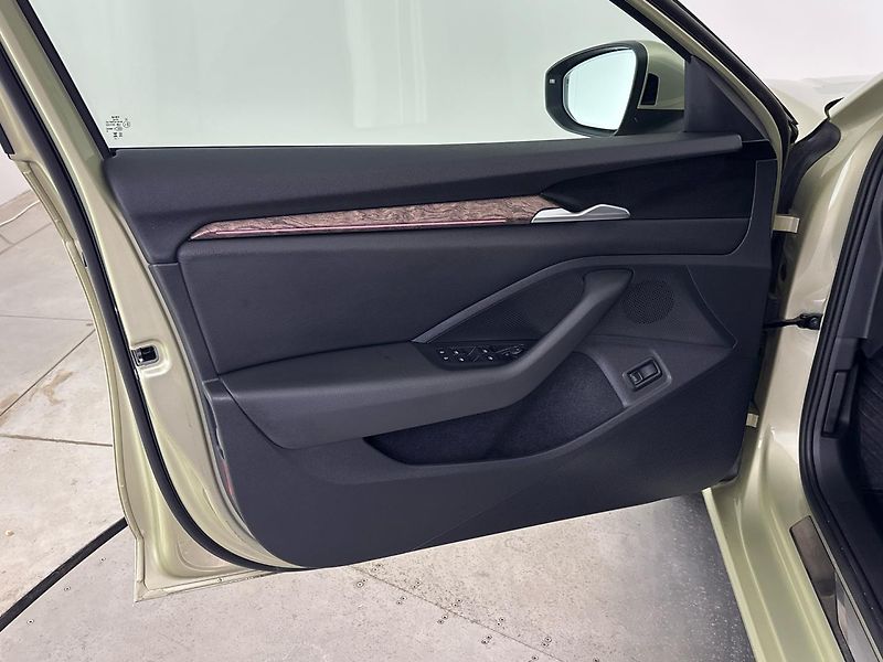 Škoda Superb Laurin & Klement DSG - fotka 13 z 32