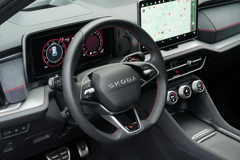 Škoda Kodiaq RS 2.0 TSI, Panorama, Webasto - fotka 15 z 46
