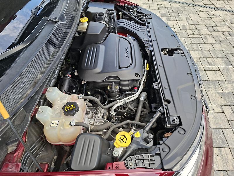 Chrysler Pacifica (2020) 3,6L V6 SPORT,DVD,ALU kola R20 - fotka 33 z 34