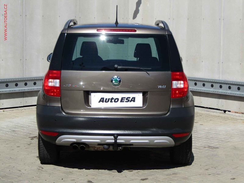 Škoda Yeti (2010) 2.0 TDi 4x4, AC, tempo, park - fotka 5 z 17