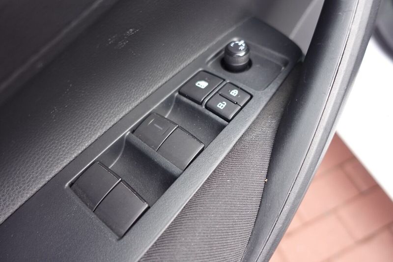 Toyota Corolla 1,8 HEV Active Business TS - fotka 9 z 28