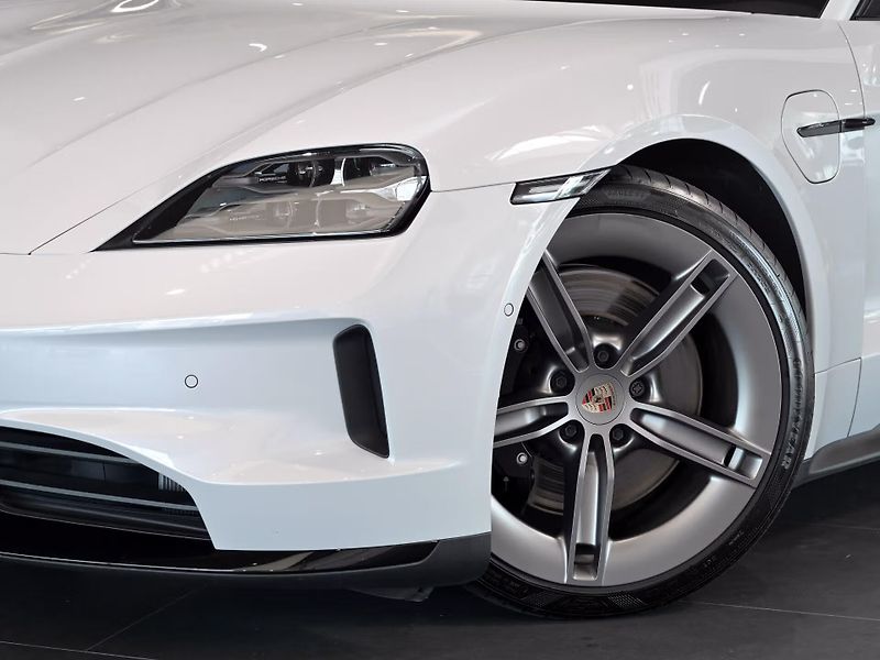 Porsche Taycan GTS Sport Turismo Pano InnoDri - fotka 6 z 15