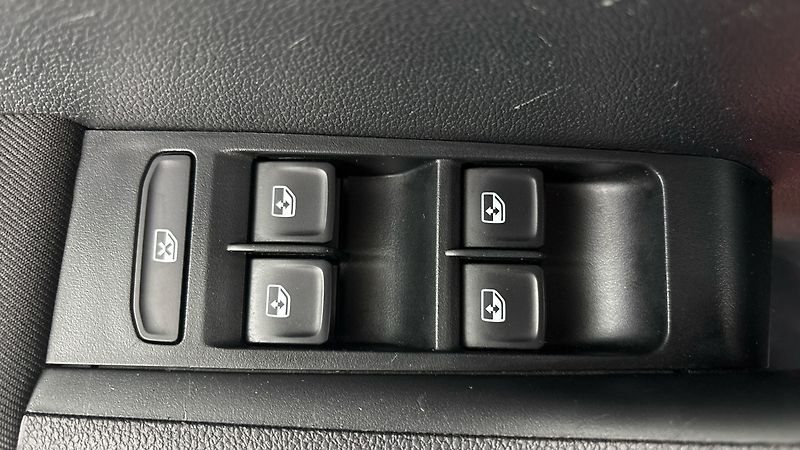 Škoda Fabia 1.0 TSI Ambition Combi - fotka 22 z 23