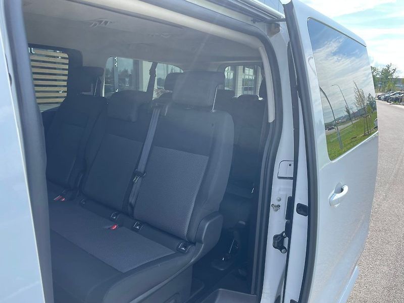 Toyota ProAce Verso 2.0 D-4D L2 MT Business 8S - fotka 19 z 23