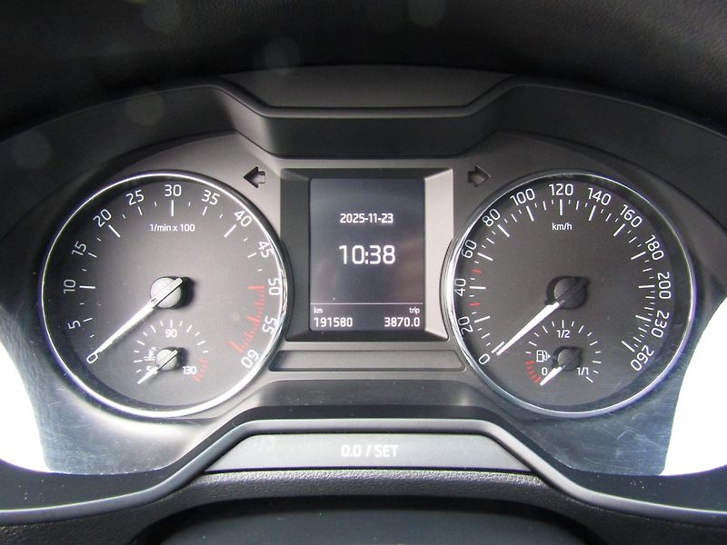Škoda Octavia (2014) 1.6 TDI 77kW  ZIMNÍ KOLA - fotka 23 z 35