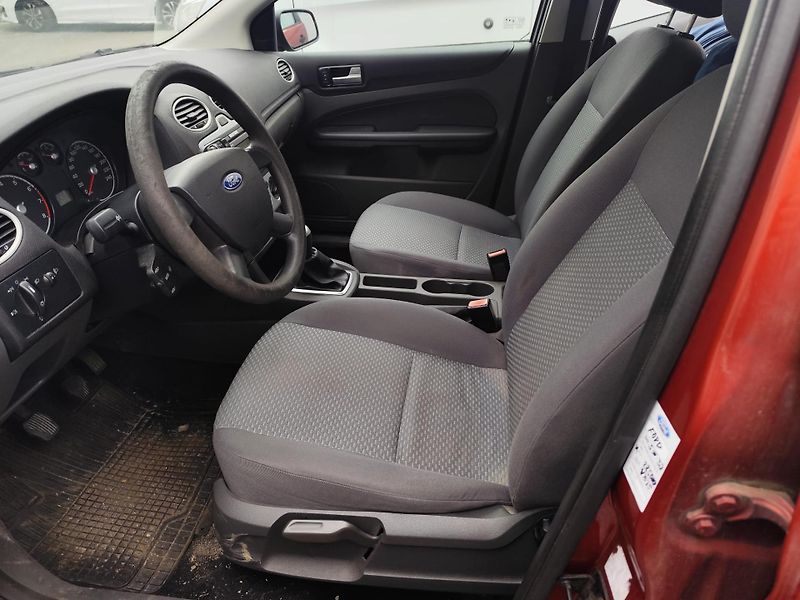 Ford Focus (2006) 1.6 74kW Trend - fotka 9 z 14