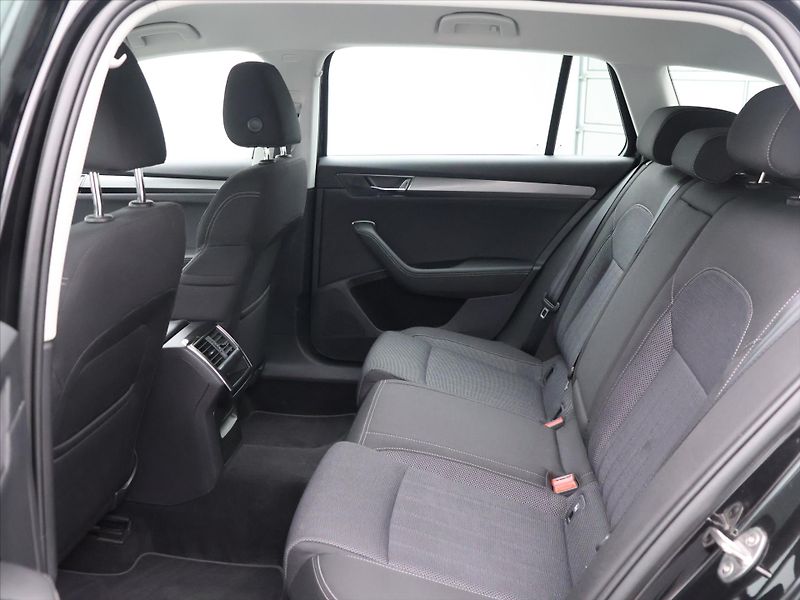 Škoda Superb 2,0 TDI 147kW DSG CZ Style DPH - fotka 14 z 36