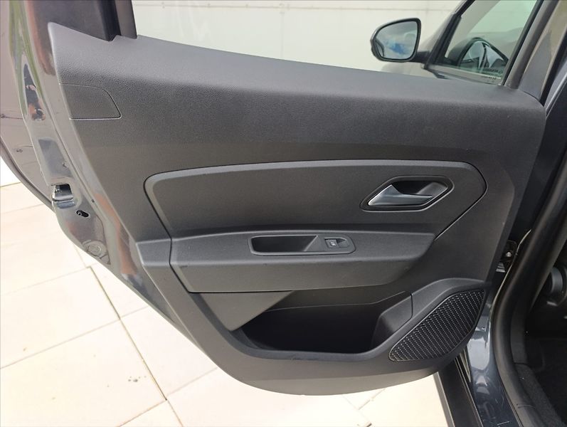 Dacia Duster 1,6 SCe Aut.klima, Kamera,Navi - fotka 19 z 36