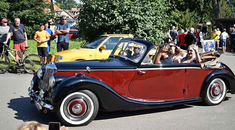 Již 18. ročník Veterán Rallye z lázní do lázní s podtitulem na pohodu, odstartovala v neděli ráno ze Skalky. 13.8. 2023
