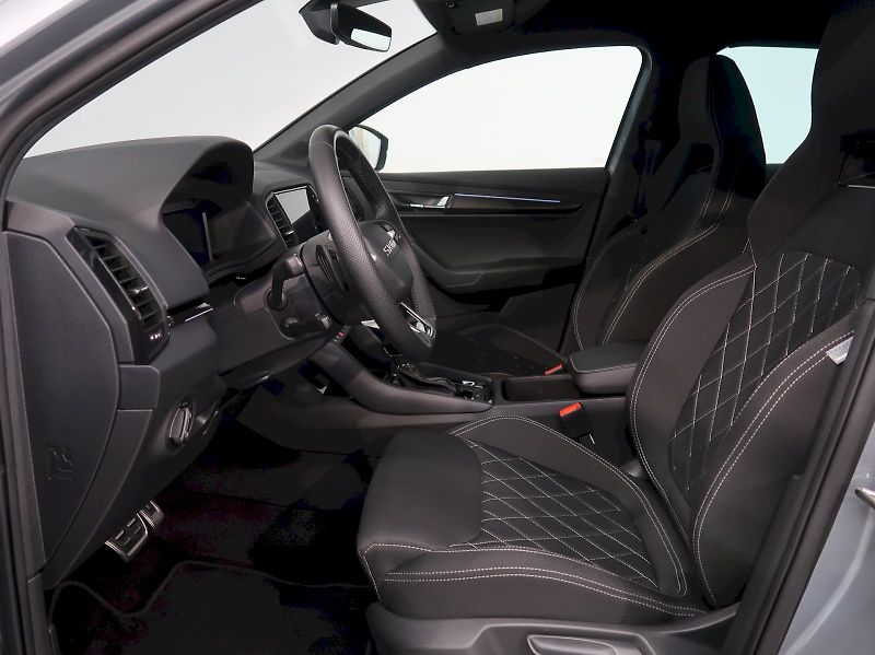 Škoda Karoq (2026) SPORTLINE 1.5TSI 110KW DSG - fotka 13 z 43
