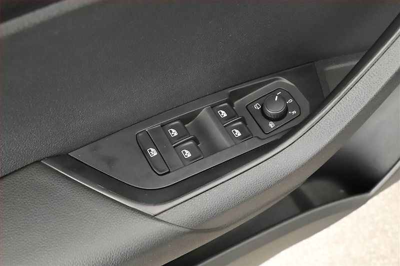 Škoda Karoq (2023) Sportline 1.5 TSI - fotka 9 z 18