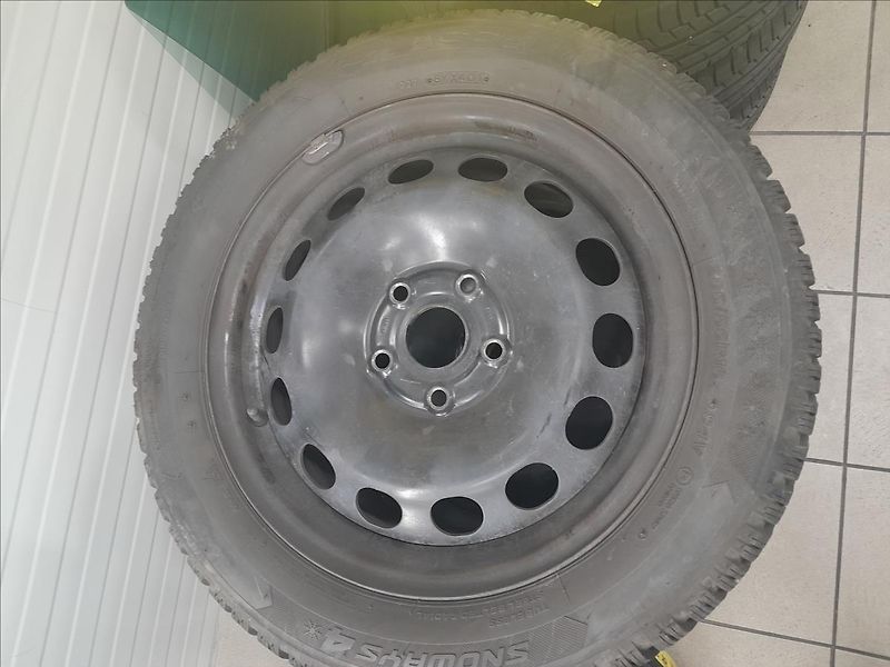 Volkswagen Touran 1,4 TSI,SERVIS,TAŽNÉ,VÝHŘEV - fotka 42 z 43