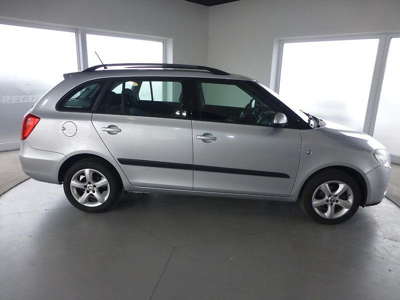 Škoda Fabia (2009) 1,6I-77KW*PARK.S**AC**VYHŘ.SED - fotka 4 z 25