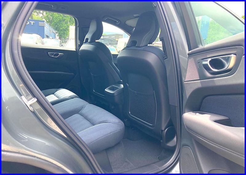 Volvo XC60 (2026) B5 AWD PLUS BR.+4SERVIS/ZÁRUKA - fotka 28 z 43