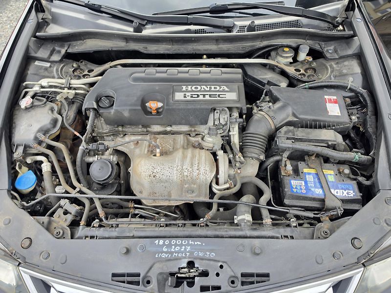 Honda Accord 2.2D - fotka 14 z 21