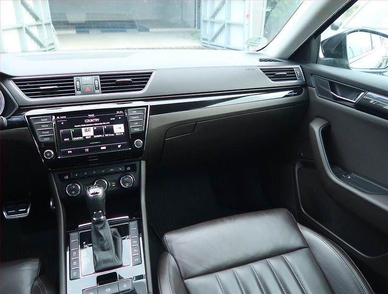 Škoda Superb (2016) Laurin&Klement 2.0 TDI - fotka 8 z 17