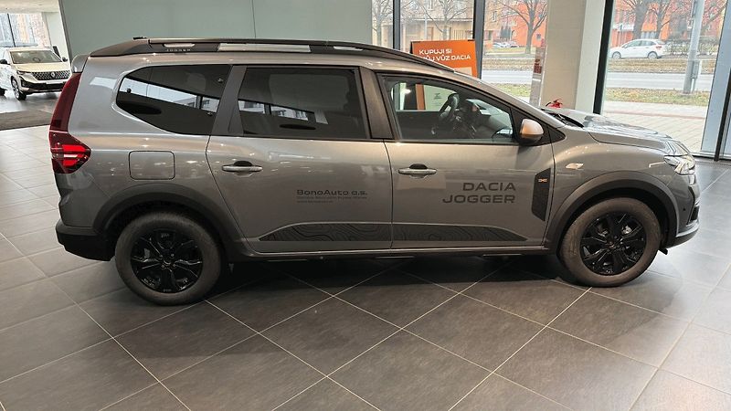 Dacia Jogger (2025) Extreme Hybrid 140 7 míst  Ost - fotka 4 z 8