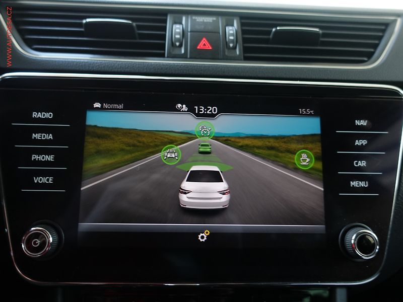 Škoda Superb (2021) 1.5 TSi, 2.maj,ČR, Style - fotka 20 z 28