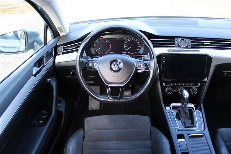 Volkswagen Passat 2,0 TDi  DSG, 4x4, HIGHLINE - fotka 12 z 31