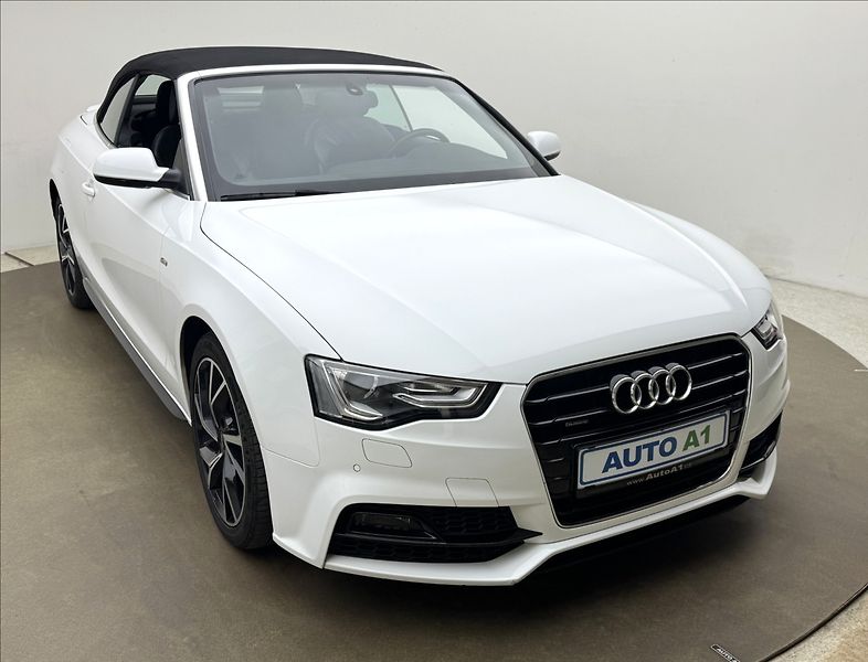Audi A5 2,0 140kW S-LINE 4X4 VÝHŘEV TZ - fotka 9 z 50