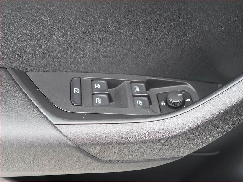 Škoda Karoq (2019) 1.0 TSI - fotka 16 z 16