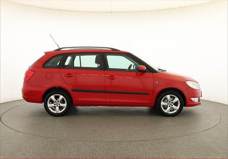 Škoda Fabia (2010) Ambiente 1.2 TSI, Automat - fotka 6 z 14