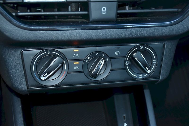 Škoda Kamiq (2022) Ambition 1.0 TSI 81kW - fotka 20 z 28