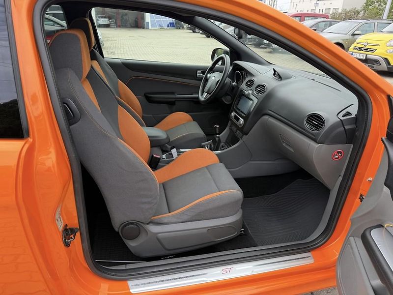 Ford Focus ST 2.5i 166 kW - fotka 13 z 24