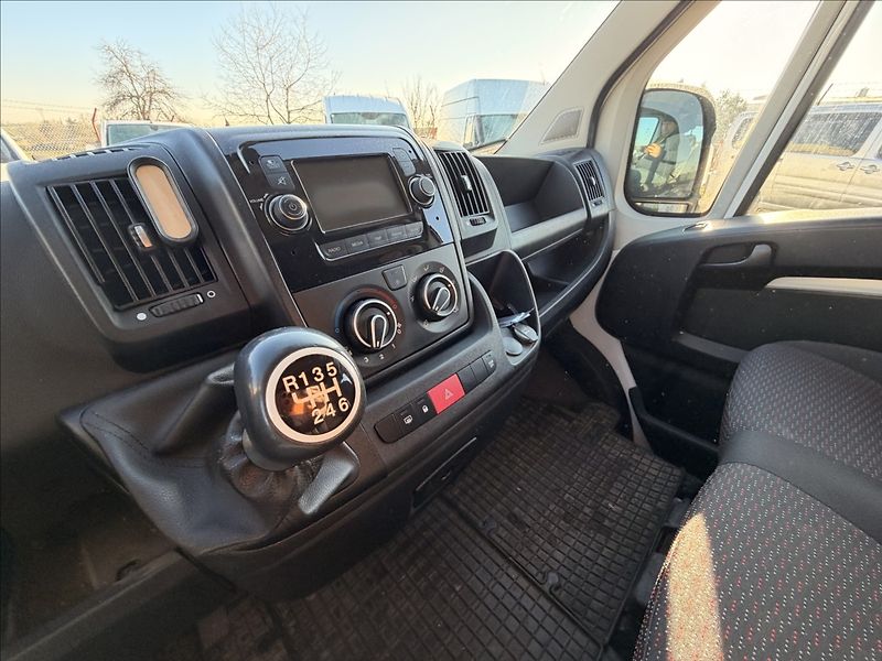 Citroën Jumper 2,2 HDI 121kW 6MÍST DPH - fotka 13 z 29