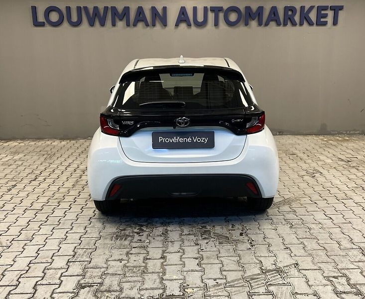 Toyota Yaris 1,5 Hybrid AT Comfort - fotka 13 z 15