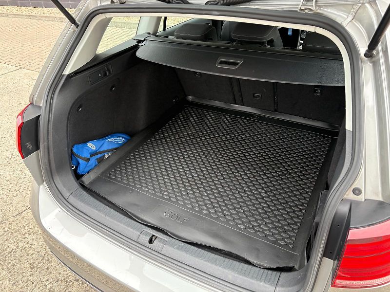 Volkswagen Golf Variant 1.4TGI 81 kW Highline ČR,1.MAJ - fotka 44 z 50