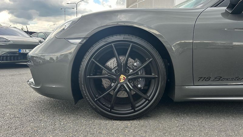 Porsche Boxster 718 - fotka 9 z 29