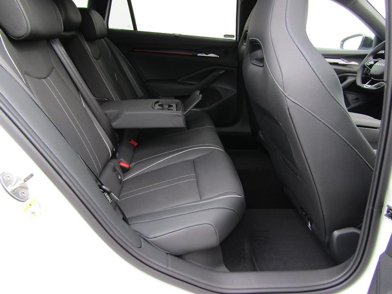 Škoda Superb (2026) Combi Sportline 2.0 TDI 142 kW - fotka 26 z 30
