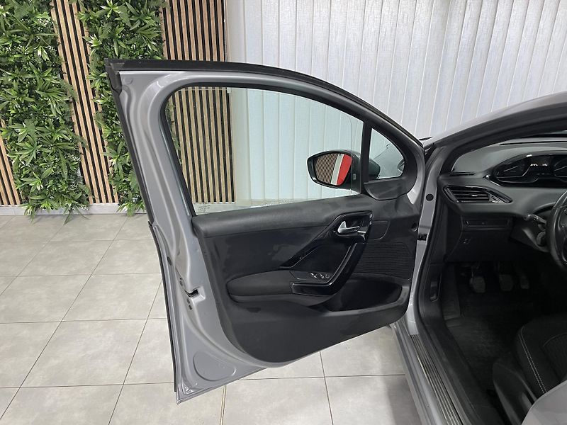 Peugeot 208 1.2 PT ČR 1.MAJ.SERVISKA       - fotka 19 z 25