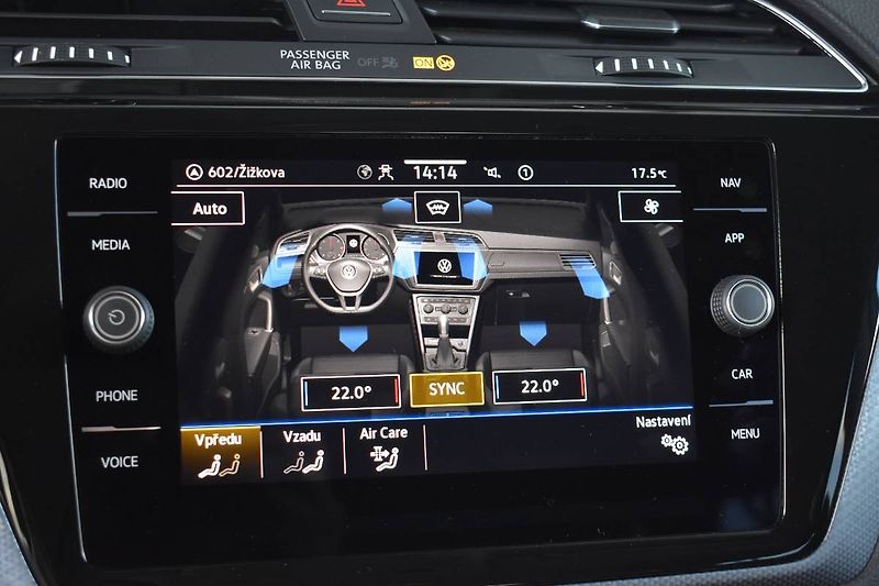 Volkswagen Touran (2022) 1.5TSI 110kW,tažné,záruka,LED - fotka 21 z 25