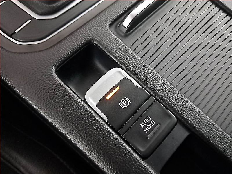 Volkswagen Passat (2017) 2.0 TDI, Kůže, Navi, Tempomat - fotka 17 z 22