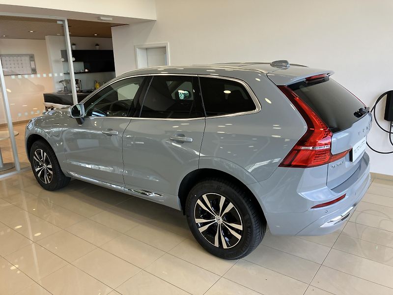 Volvo XC60 T6 eAWD Recharge Core, PANO - fotka 7 z 42