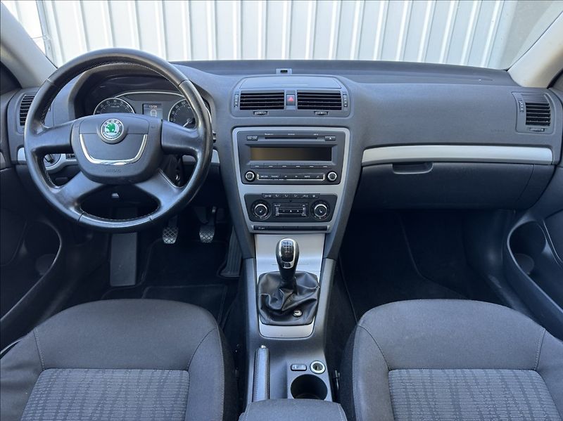 Škoda Octavia 2,0 TDI ELEGANCE tažné původČR - fotka 25 z 50