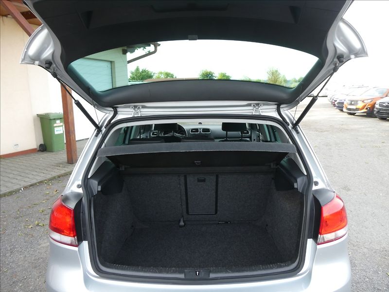 Volkswagen Golf 1,2 TSi 77kW MATCH serviska - fotka 20 z 45